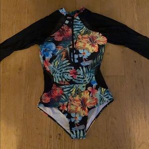 Long sleeves bathing suit size s